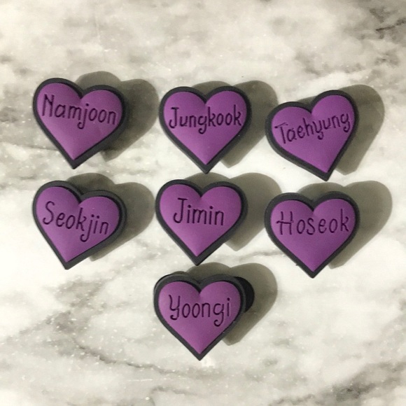 Bts band member names on Purple Heart pvc croc compatible charms set of 7 - Picture 1 of 2